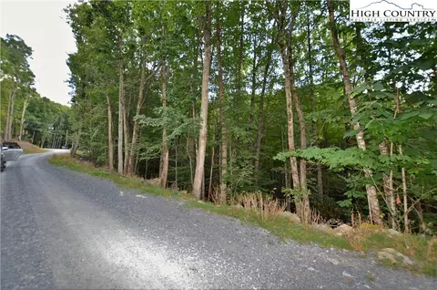 205 Poplar Dr, Beech Mountain, NC 28604 photo 4