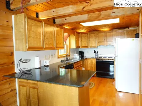 929 Cascade Trl, Fancy Gap, VA 24328 photo 11
