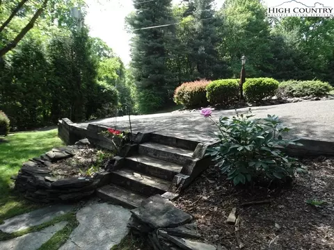 929 Cascade Trl, Fancy Gap, VA 24328 photo 4
