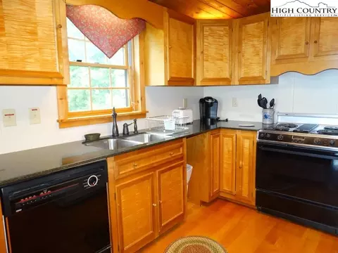 929 Cascade Trl, Fancy Gap, VA 24328 photo 12