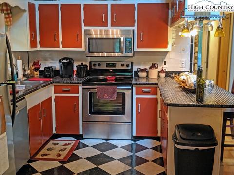 150 Saddle Ln, Deep Gap, NC 28618 photo 7