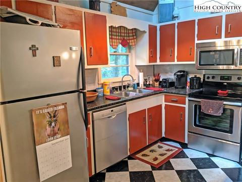 150 Saddle Ln, Deep Gap, NC 28618 photo 6