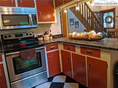 150 Saddle Ln, Deep Gap, NC 28618 photo 8