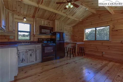 358 Buttons Ln, Sparta, NC 28675 photo 11