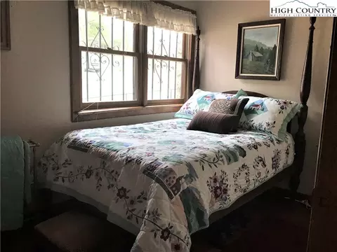 707 Phillips Gap Rd, Purlear, NC 28665 photo 12