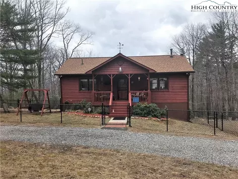 707 Phillips Gap Rd, Purlear, NC 28665 photo 2
