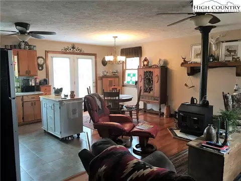 707 Phillips Gap Rd, Purlear, NC 28665 photo 10
