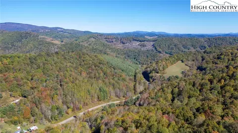 895 Little Windfall Rd, Lansing, NC 28643 photo 4