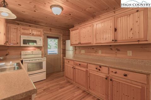 1074 Pepper Bush Rd, Purlear, NC 28665 photo 9