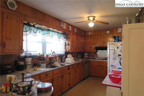 139 Choate Ave, Sparta, NC 28675 photo 3