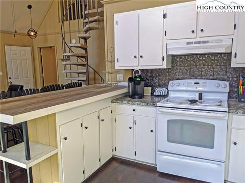 751 Horse Shoe Ridge E Rd, Deep Gap, NC 28618 photo 9