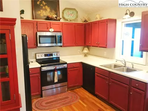240 Thunder Ln, Boone, NC 28607 photo 7