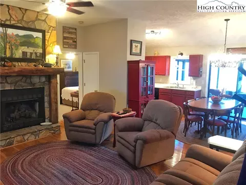240 Thunder Ln, Boone, NC 28607 photo 4