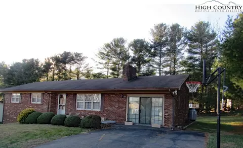 261 Mountain View Rd, Jefferson, NC 28640 photo 2