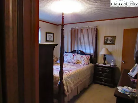 261 Mountain View Rd, Jefferson, NC 28640 photo 9
