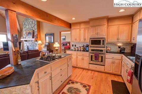 389 Skiview Rd, Seven Devils, NC 28604 photo 8