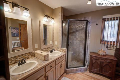 389 Skiview Rd, Seven Devils, NC 28604 photo 20