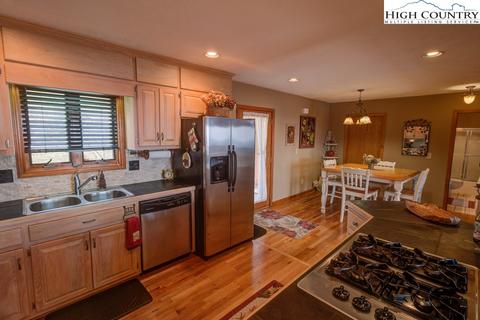 389 Skiview Rd, Seven Devils, NC 28604 photo 7