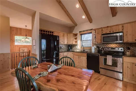 4091 Staghorn Rd, Purlear, NC 28665 photo 7