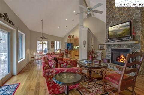 595 Chestnut, Boone, NC 28607 photo 4