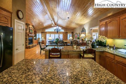 2450 Hickory Rd, Boone, NC 28607 photo 11