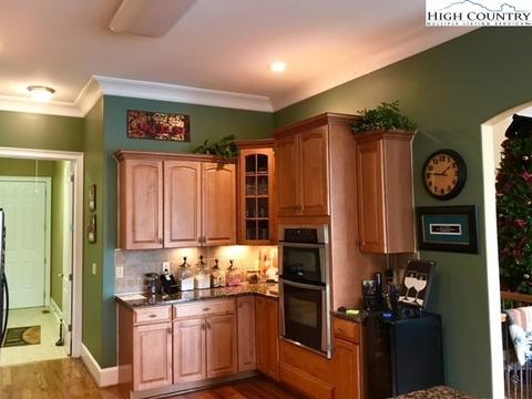 127 Wimbledon Dr, Roaring Gap, NC 28668 photo 16