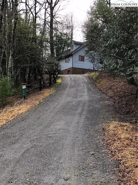 450 Ward Circle Dr, Sparta, NC 28675 photo 2