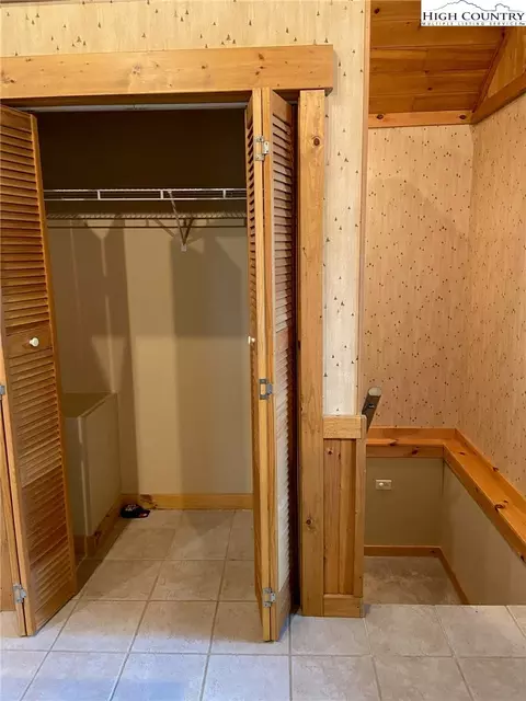250 Doe Run, Purlear, NC 28665 photo 11