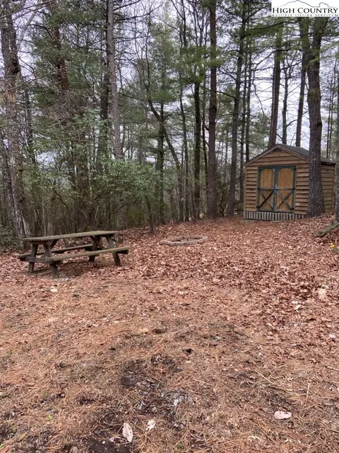 250 Doe Run, Purlear, NC 28665 photo 4