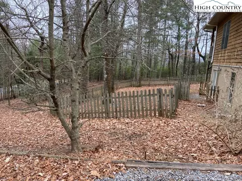 250 Doe Run, Purlear, NC 28665 photo 7