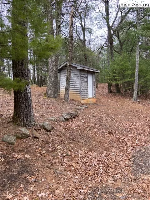 250 Doe Run, Purlear, NC 28665 photo 5