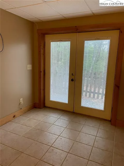 250 Doe Run, Purlear, NC 28665 photo 21