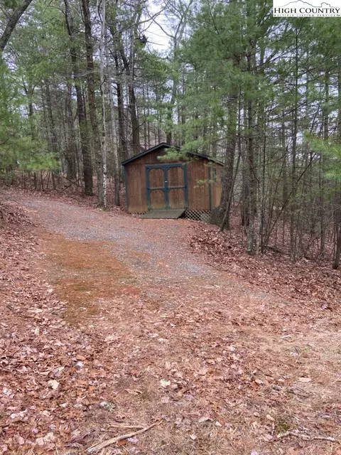 250 Doe Run, Purlear, NC 28665 photo 6