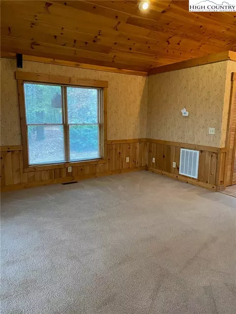 250 Doe Run, Purlear, NC 28665 photo 13