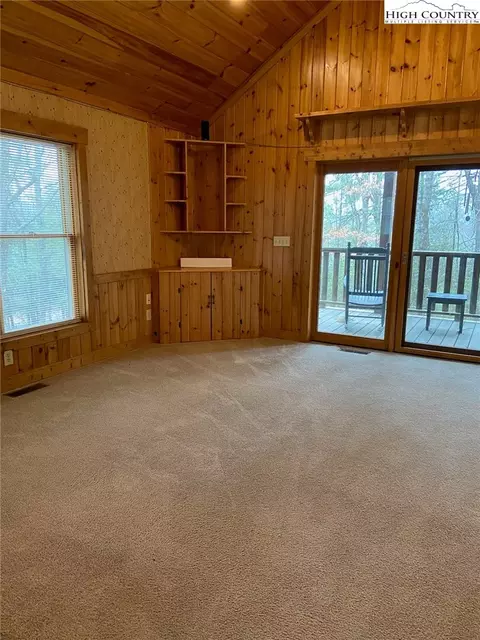 250 Doe Run, Purlear, NC 28665 photo 9