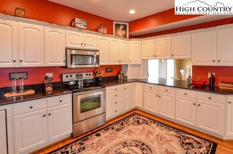 211 W Point Dr, Vilas, NC 28692 photo 6