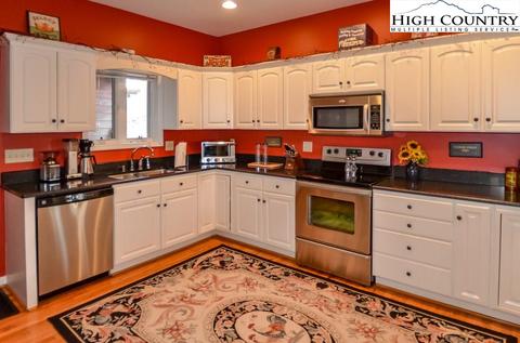 211 W Point Dr, Vilas, NC 28692 photo 5