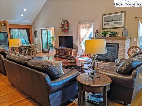 266 Laurel Cir, Deep Gap, NC 28618 photo 10