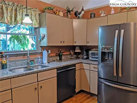 266 Laurel Cir, Deep Gap, NC 28618 photo 8