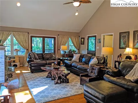 266 Laurel Cir, Deep Gap, NC 28618 photo 5