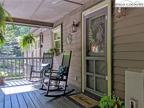 266 Laurel Cir, Deep Gap, NC 28618 photo 3