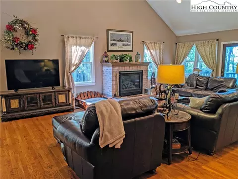 266 Laurel Cir, Deep Gap, NC 28618 photo 11
