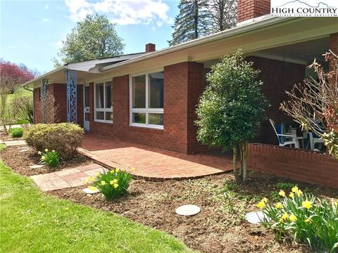 324 Valley Dr, Jefferson, NC 28640 photo 2