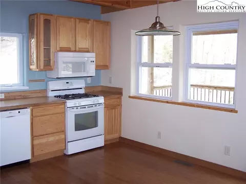 327 Twisting Trl, Deep Gap, NC 28618 photo 14