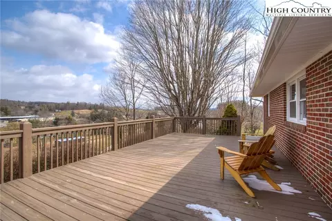 401 Glenn Bare Rd, Jefferson, NC 28640 photo 1