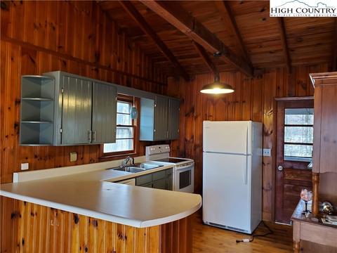 779 Forest Hills Dr, Boone, NC 28607 photo 4