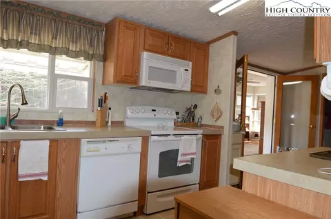 71 Dockery Ln, Sparta, NC 28675 photo 8