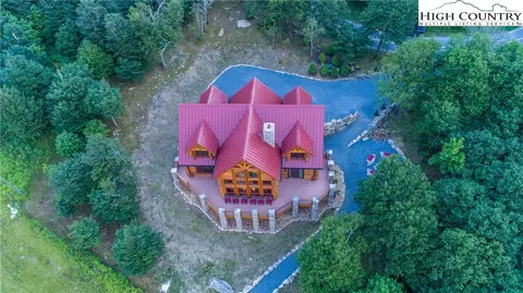 112 Oz Cir, Beech Mountain, NC 28604 photo 2