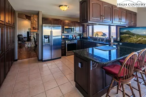 107 Larkspur Ln, Beech Mountain, NC 28604 photo 9