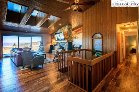 107 Larkspur Ln, Beech Mountain, NC 28604 photo 3
